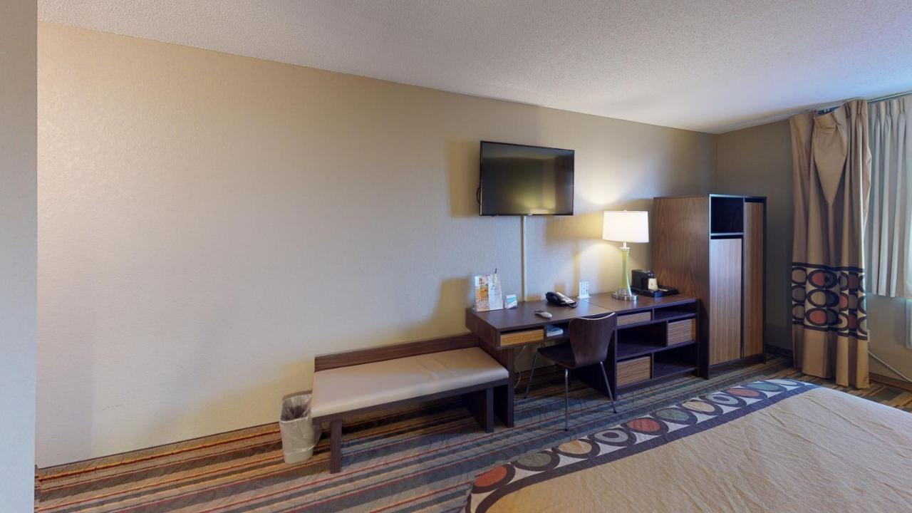 Super 8 By Wyndham Glencoe Hotel Екстериор снимка