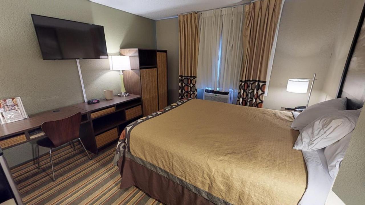 Super 8 By Wyndham Glencoe Hotel Екстериор снимка